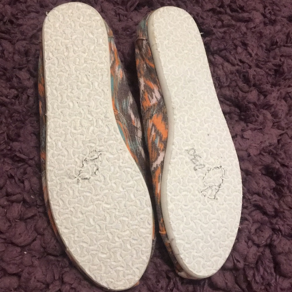 Multicolored Toms - Picture 3 of 5